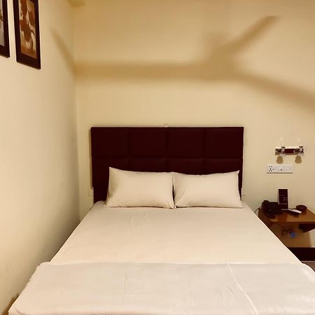 Отель Q Palace Comilla Экстерьер фото