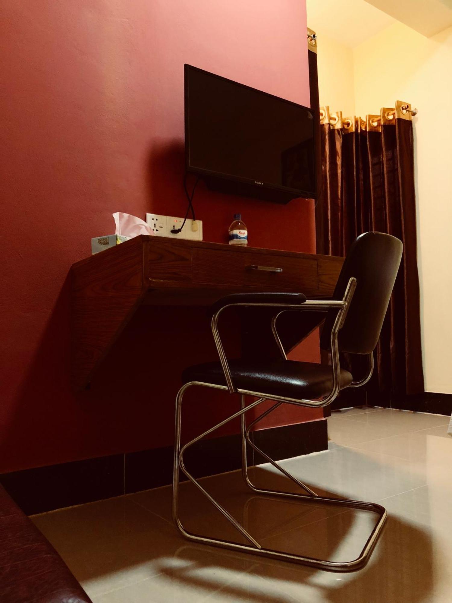Отель Q Palace Comilla Экстерьер фото