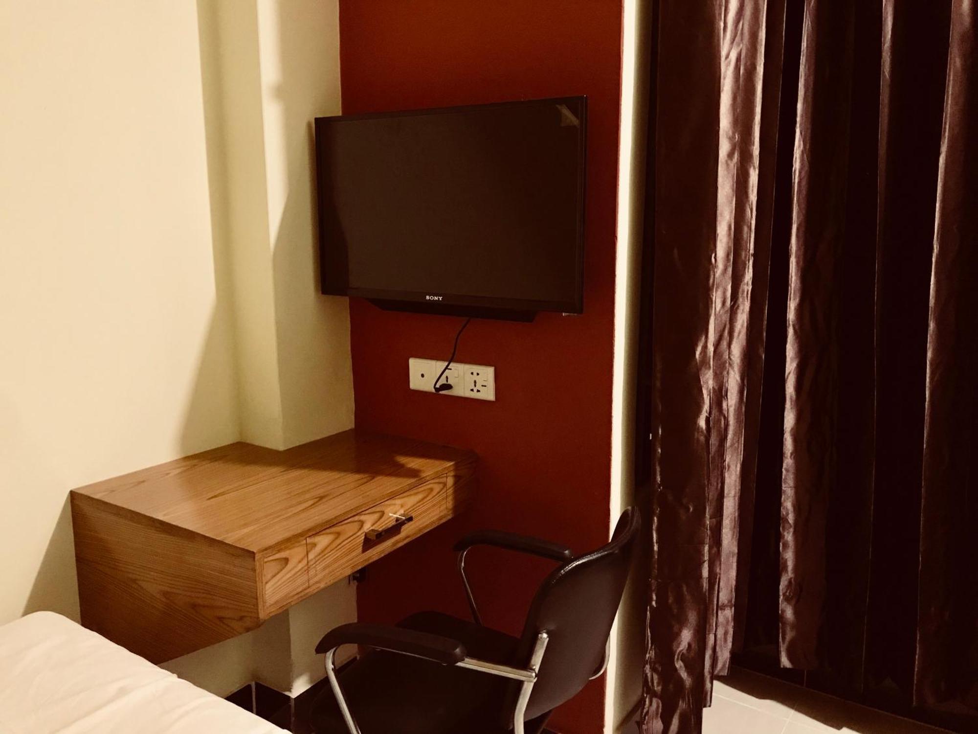 Отель Q Palace Comilla Экстерьер фото