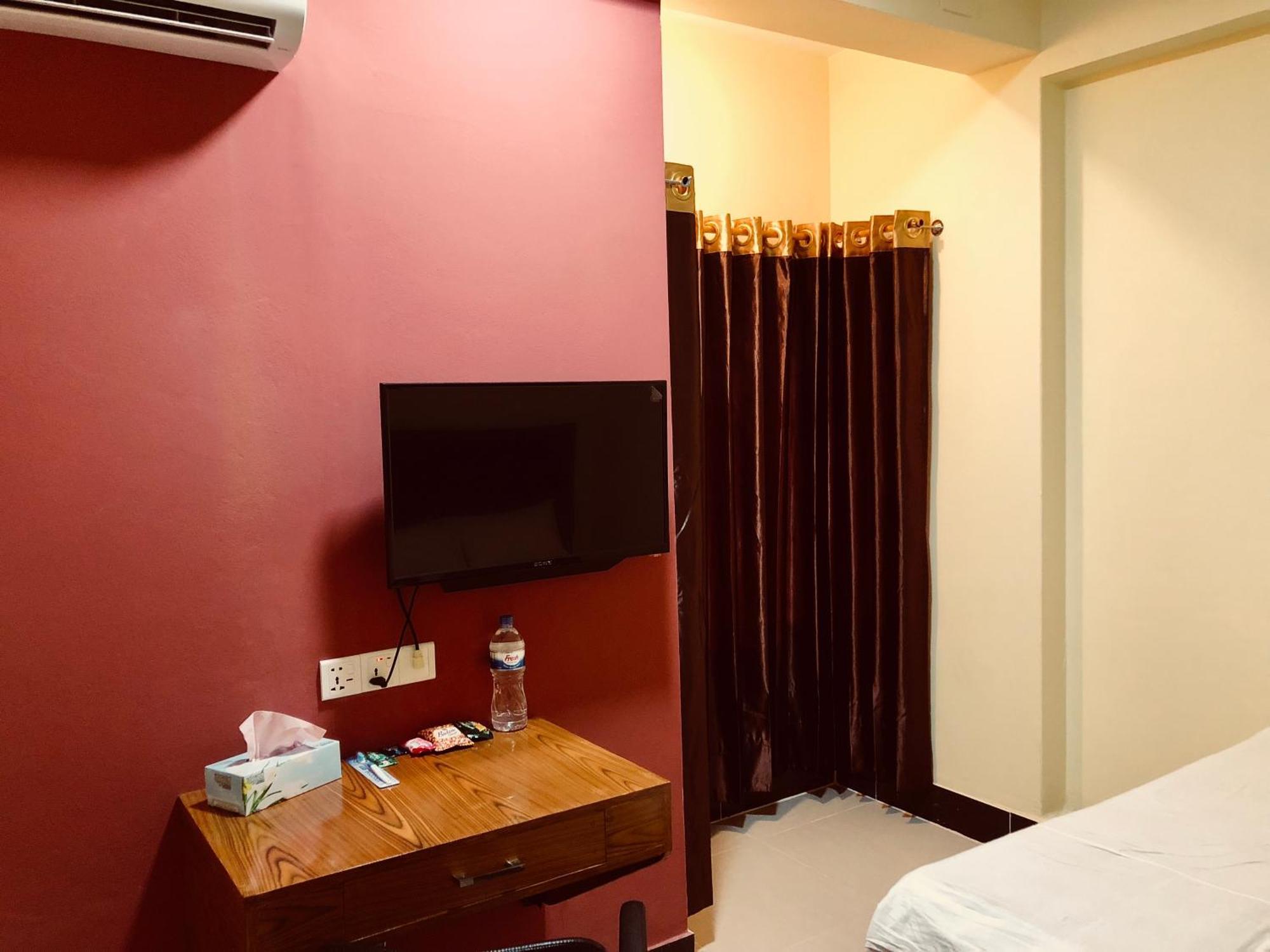 Отель Q Palace Comilla Экстерьер фото