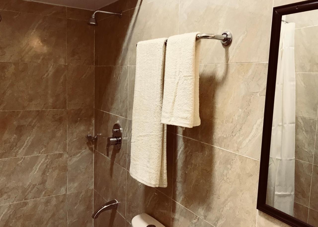 Отель Q Palace Comilla Экстерьер фото