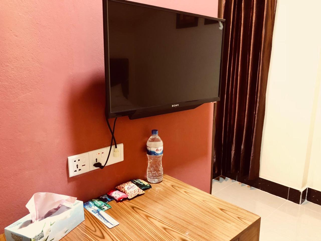 Отель Q Palace Comilla Экстерьер фото