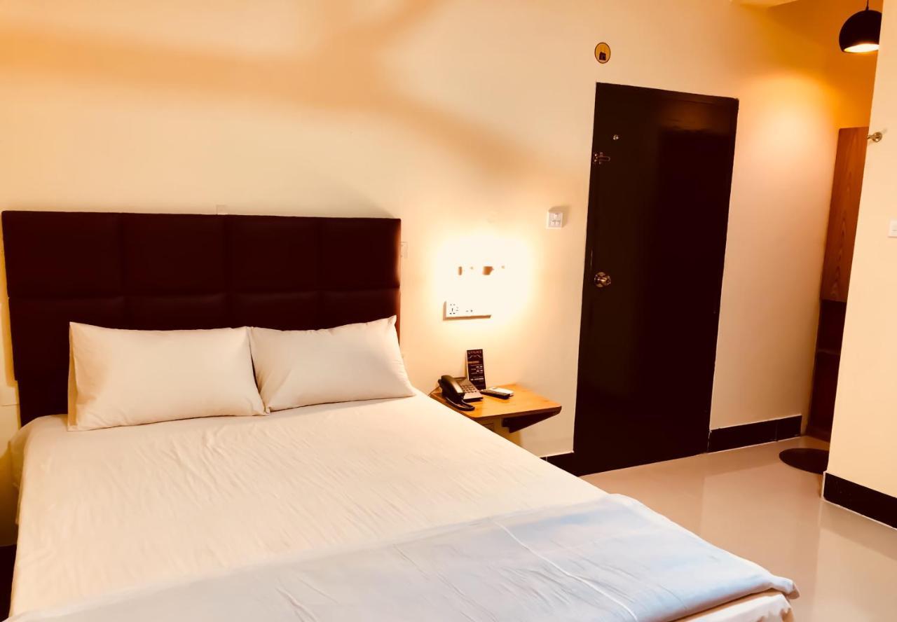 Отель Q Palace Comilla Экстерьер фото