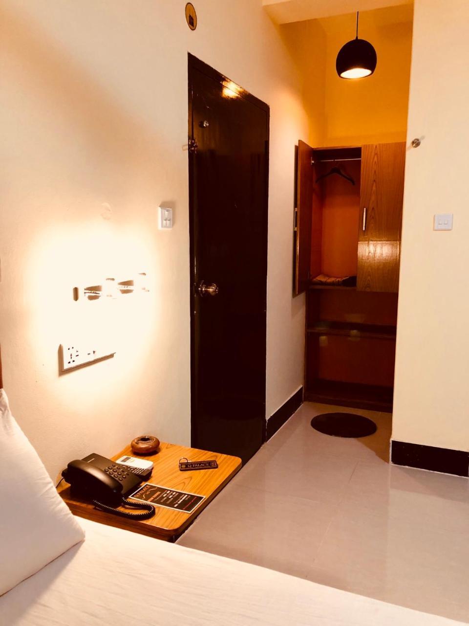 Отель Q Palace Comilla Экстерьер фото