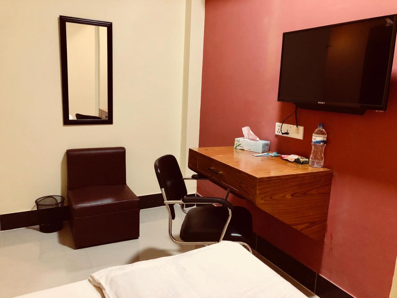 Отель Q Palace Comilla Экстерьер фото