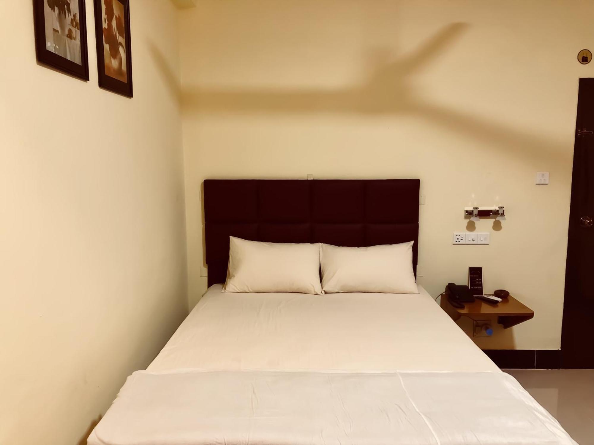 Отель Q Palace Comilla Экстерьер фото